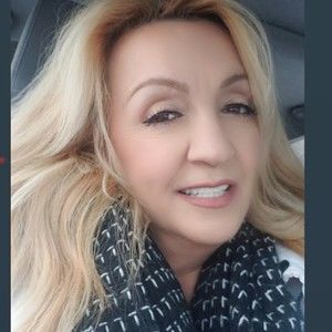 Meet your Posher, Elena